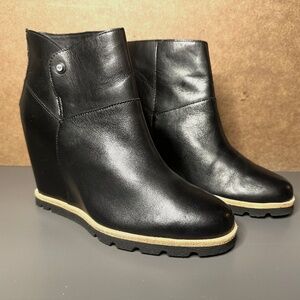 UGG Black Amal Wedge Boot Sheepskin Lining